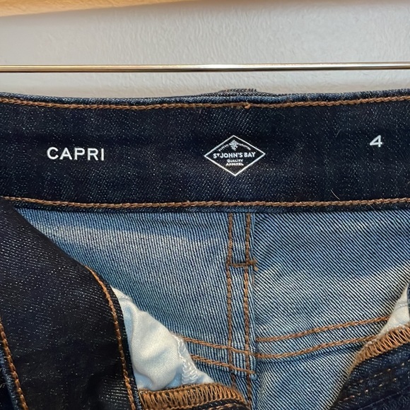 St. John’s Bay Dark Denim Capri’s Size 4 - Picture 4 of 7